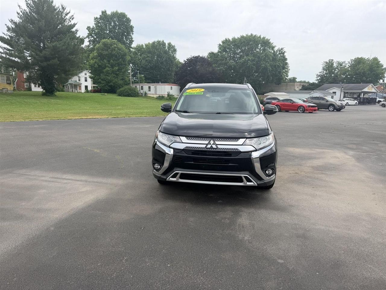 Mitsubishi Outlander  2019