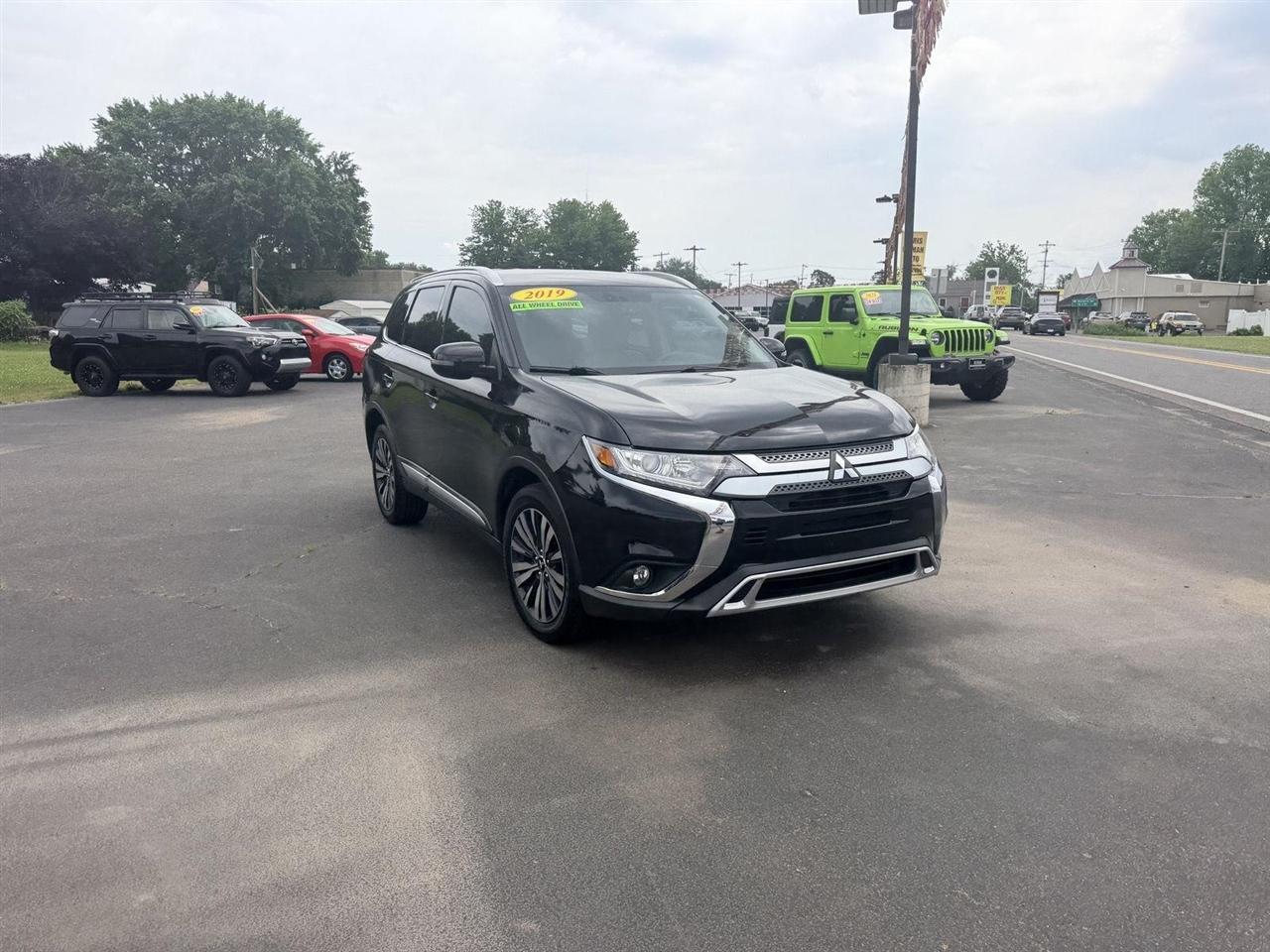 Mitsubishi Outlander  2019