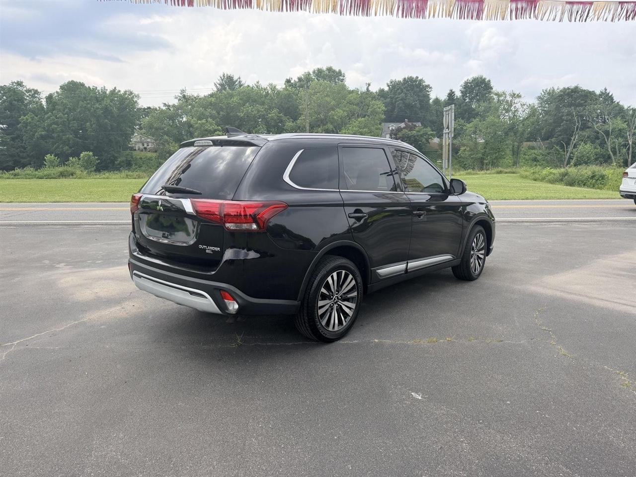 Mitsubishi Outlander  2019