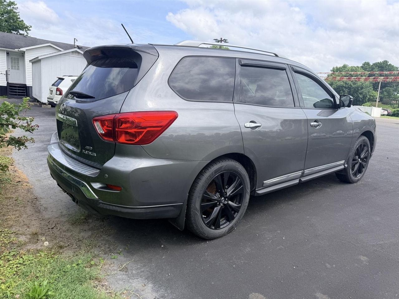 Nissan Pathfinder  2017