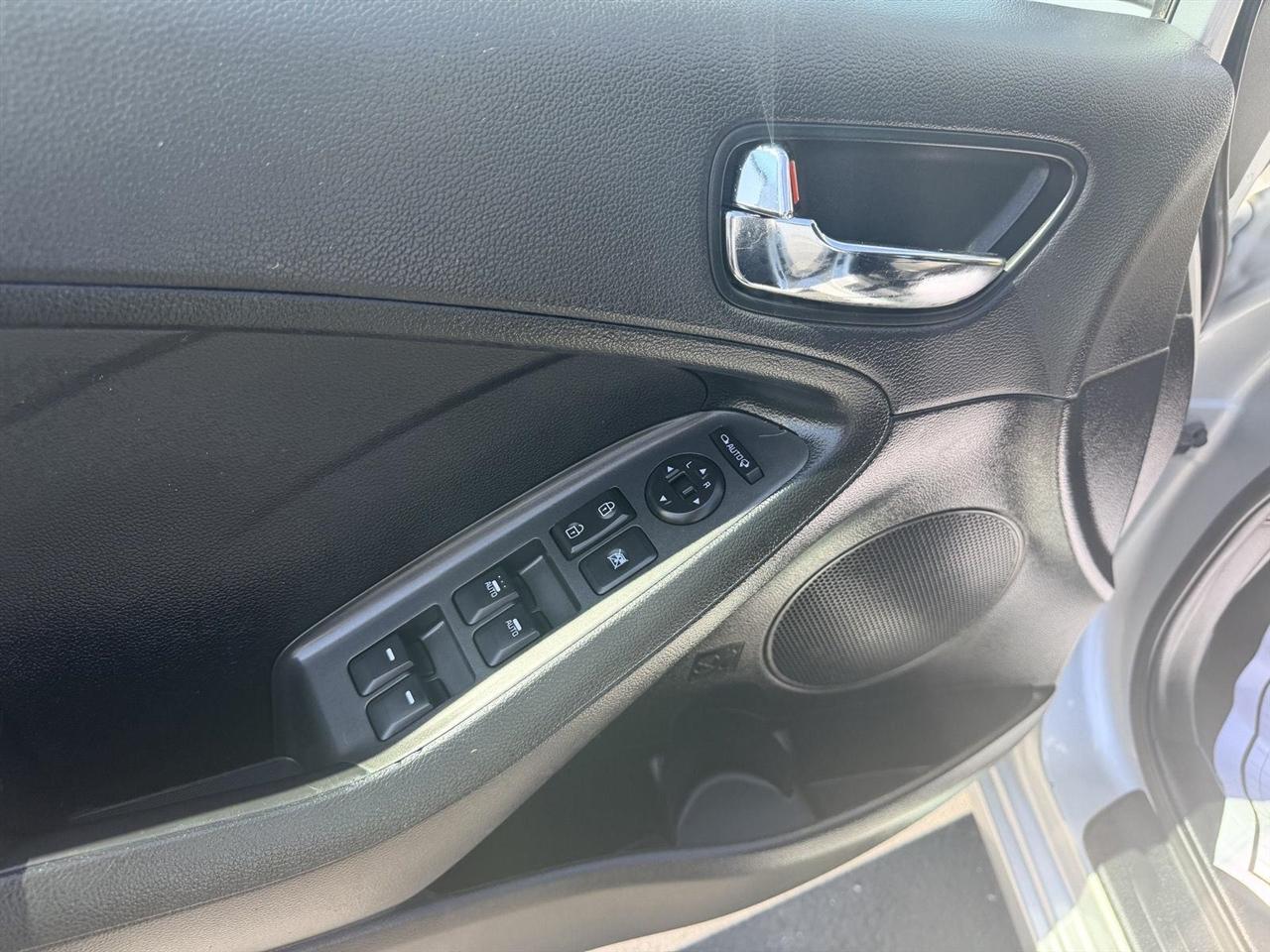 Kia Forte 5-Door  2016
