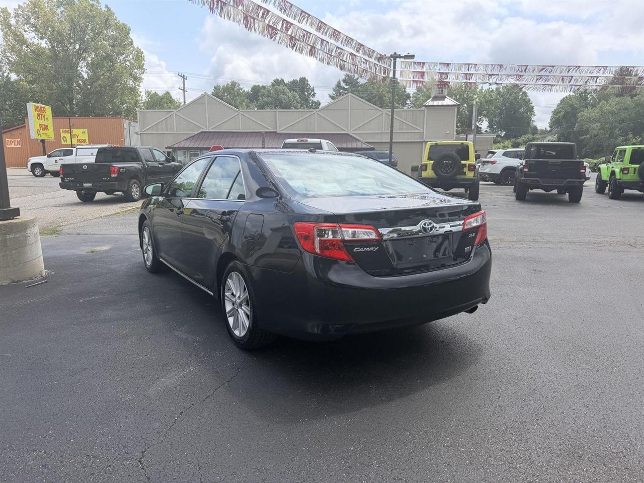 Toyota Camry Hybrid  2014