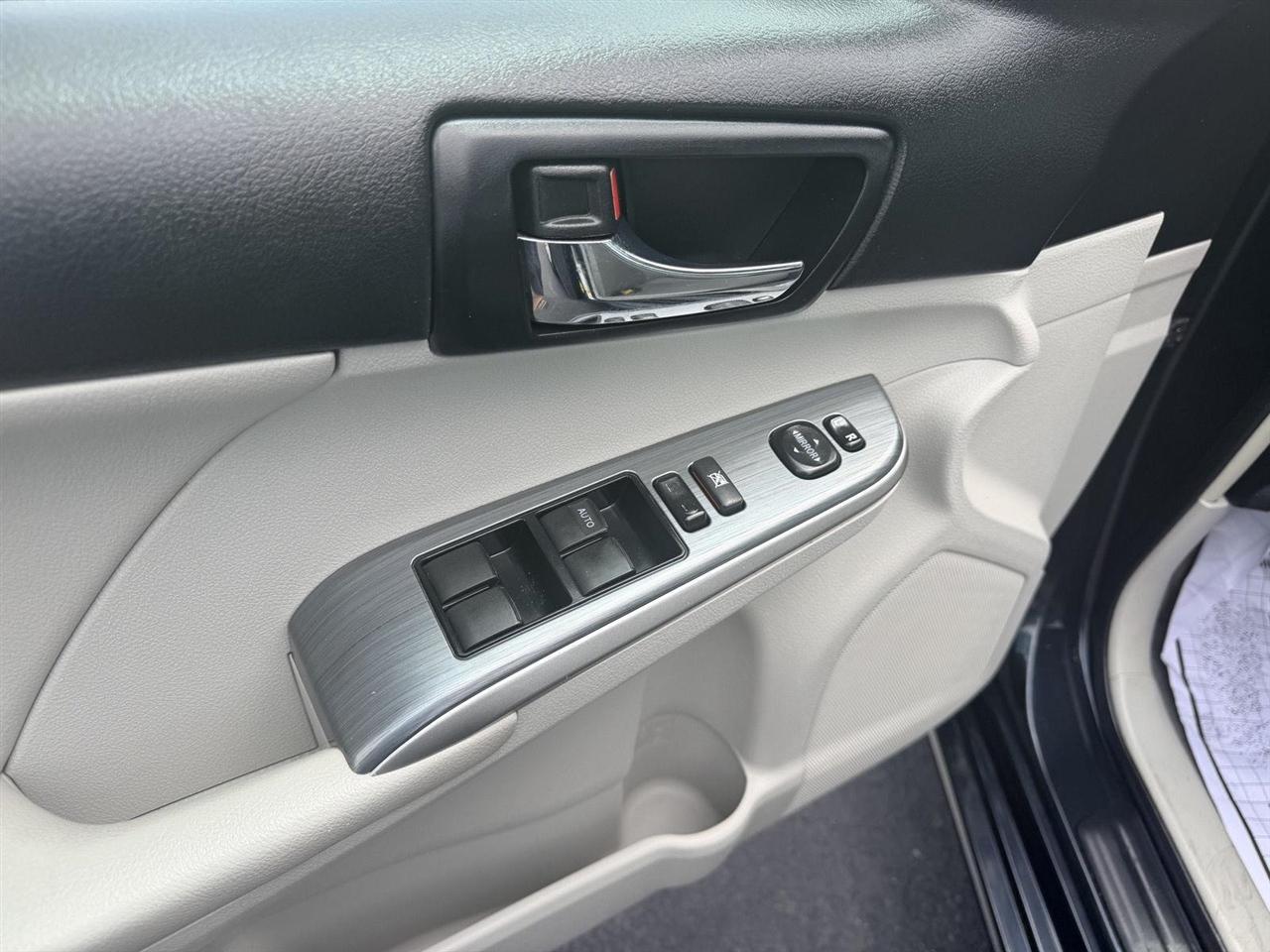 Toyota Camry Hybrid  2014