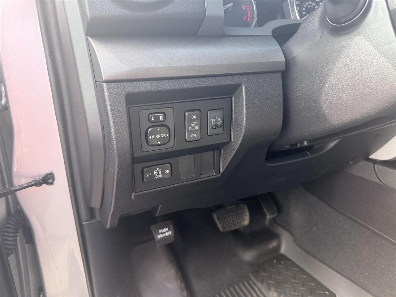 Toyota Tundra  2015