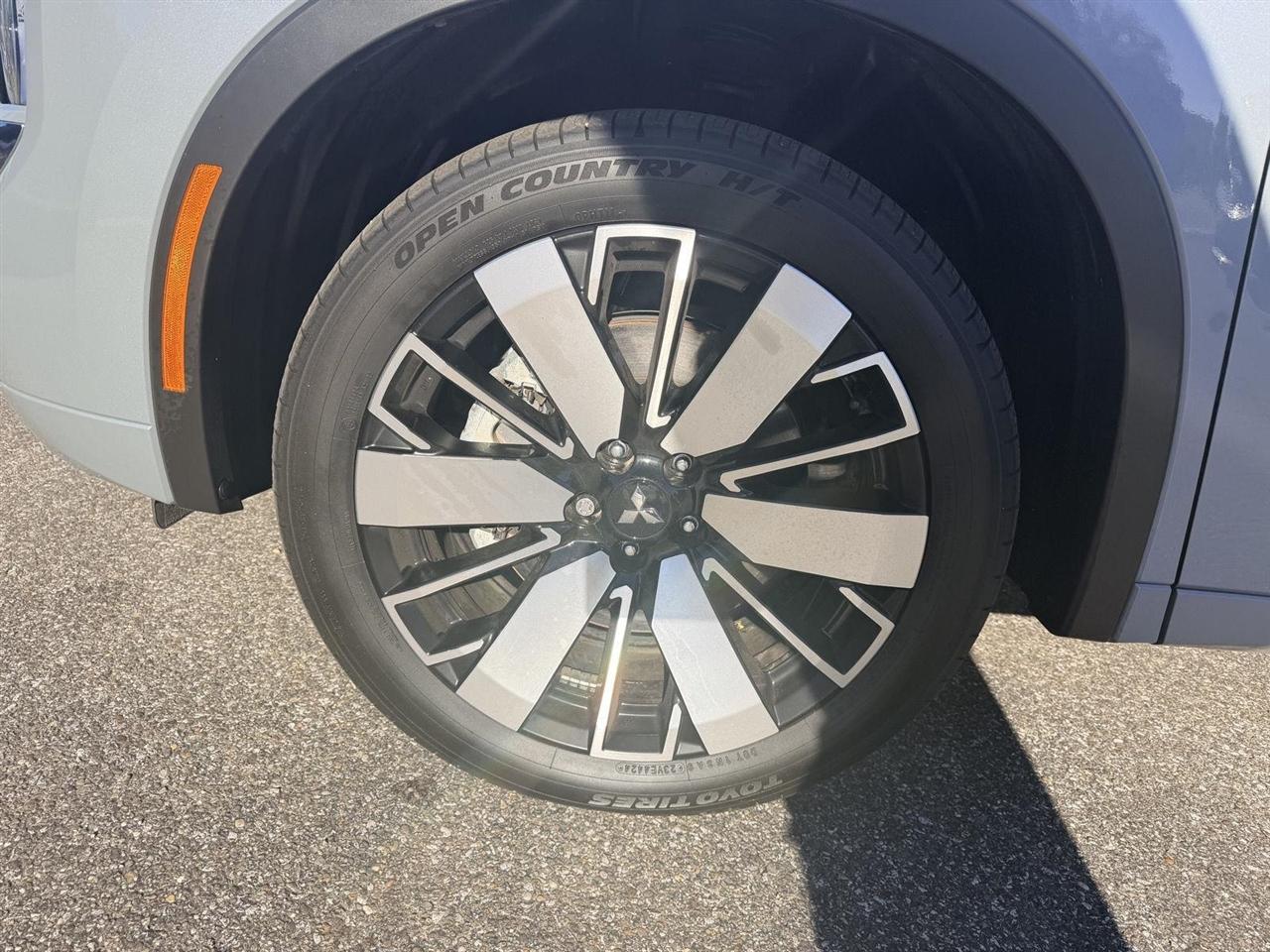 Mitsubishi Outlander  2025
