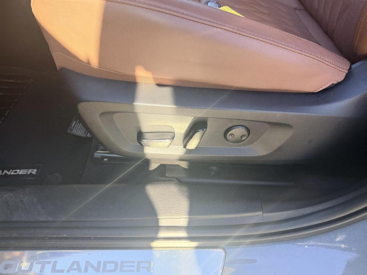 Mitsubishi Outlander  2025