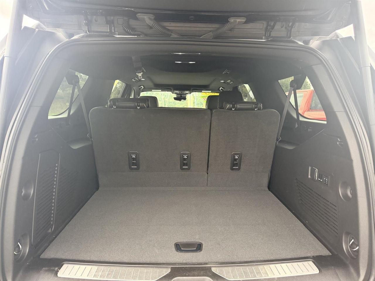 Chevrolet Suburban  2023