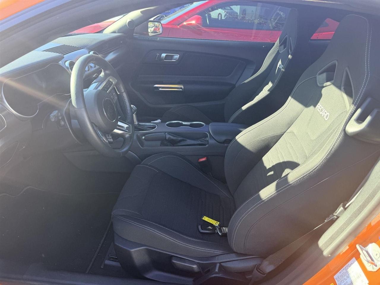 Ford Mustang  2021