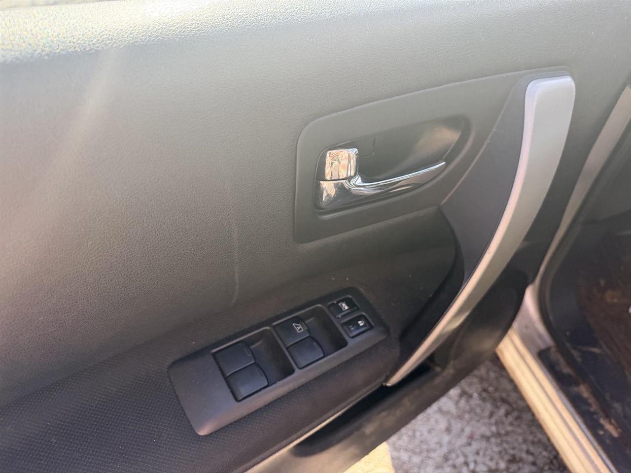 Nissan Rogue  2012