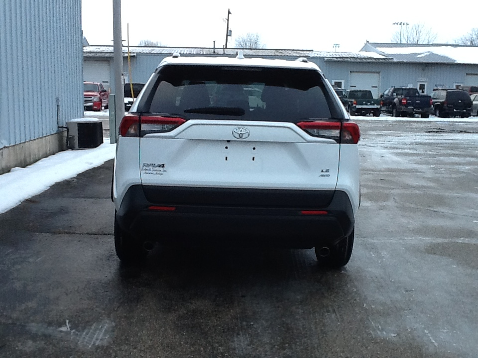 Toyota RAV4 LE AWD (Natl) 2020