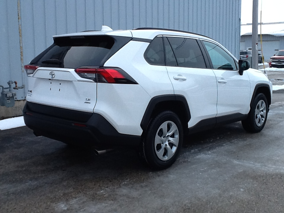 Toyota RAV4 LE AWD (Natl) 2020