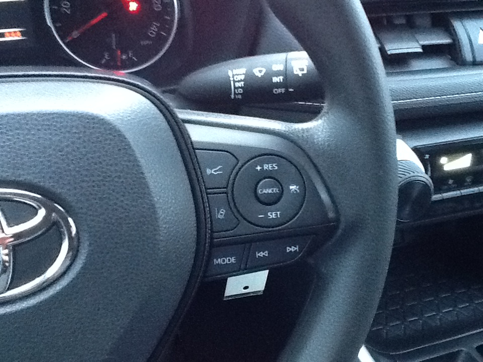 Toyota RAV4 LE AWD (Natl) 2020