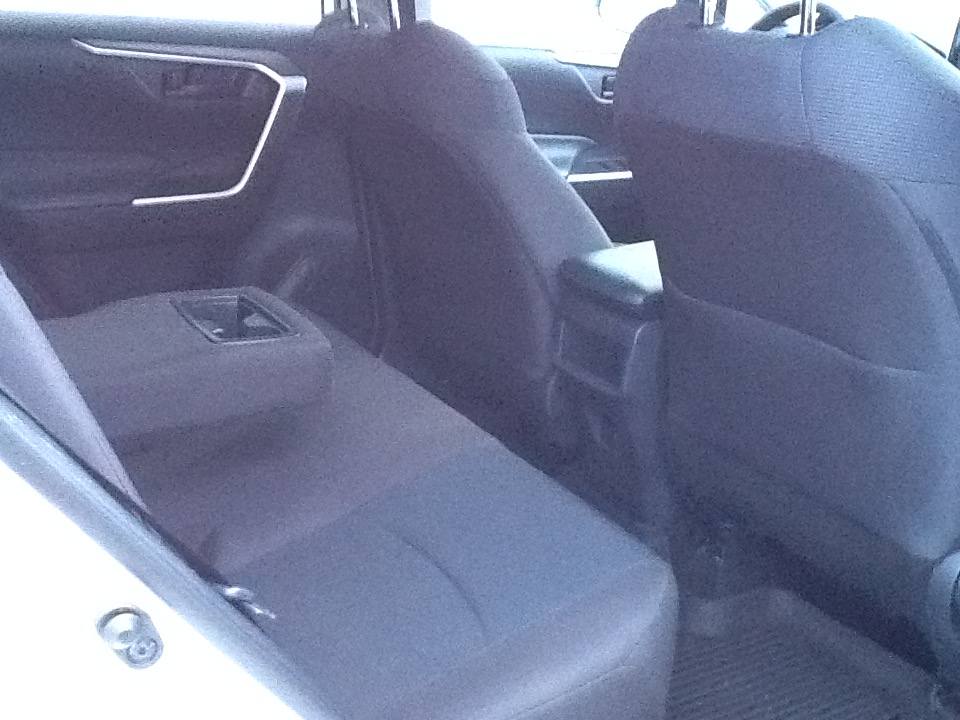 Toyota RAV4 LE AWD (Natl) 2020