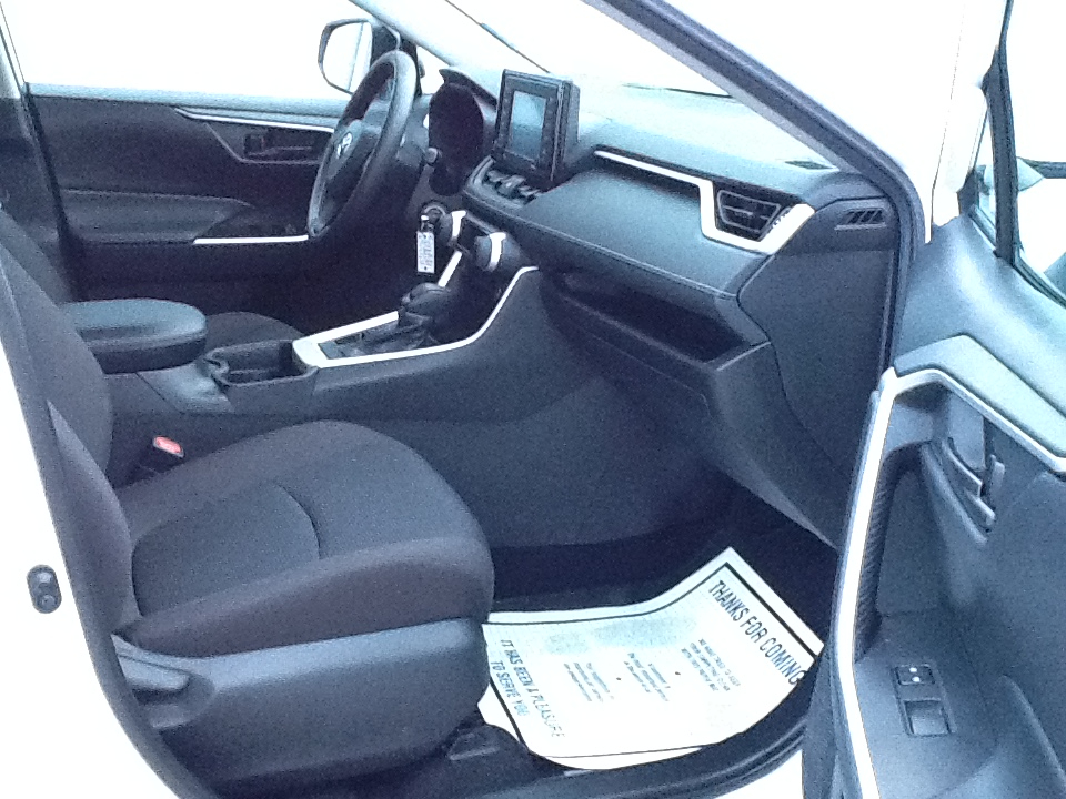 Toyota RAV4 LE AWD (Natl) 2020