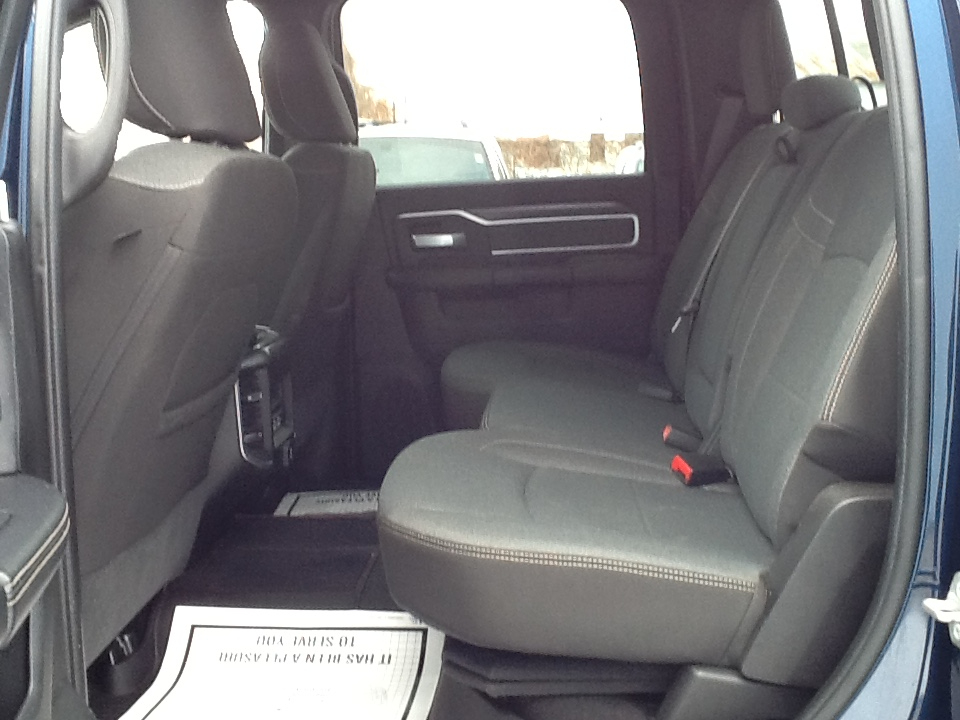 RAM 2500 Big Horn 4x4 Crew Cab 6'4" Box 2022