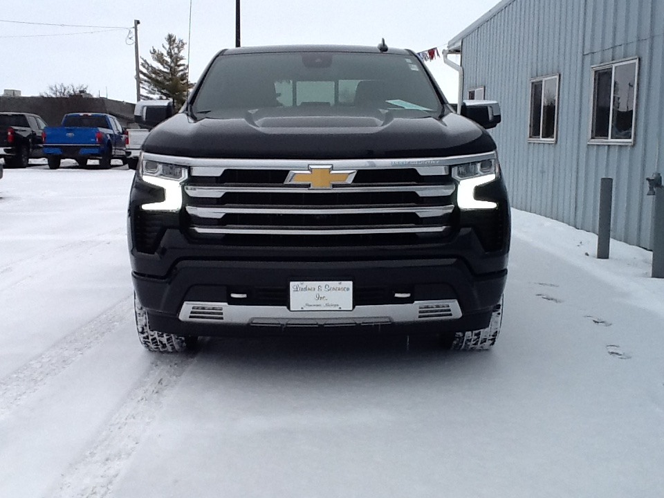 Chevrolet Silverado 1500 4WD Crew Cab 147" High Country 2023