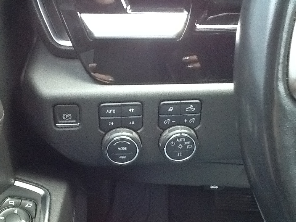 Chevrolet Silverado 1500 4WD Crew Cab 147" High Country 2023