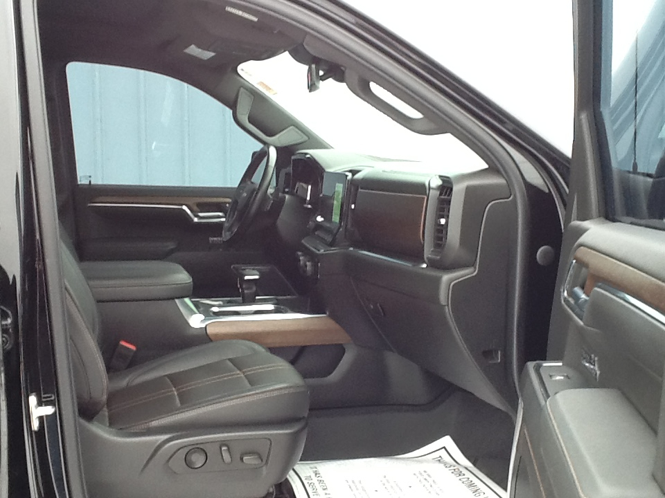 Chevrolet Silverado 1500 4WD Crew Cab 147" High Country 2023