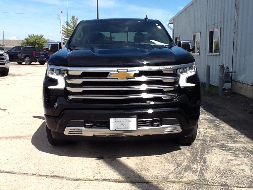 Chevrolet Silverado 1500 4WD Crew Cab 147" High Country 2023