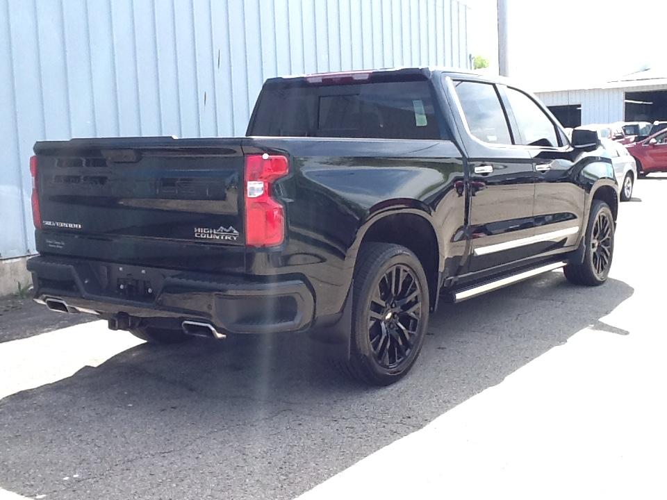 Chevrolet Silverado 1500 4WD Crew Cab 147" High Country 2023