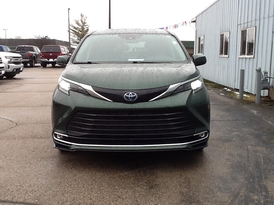 Toyota Sienna XLE AWD 7-Passenger (Natl) 2024