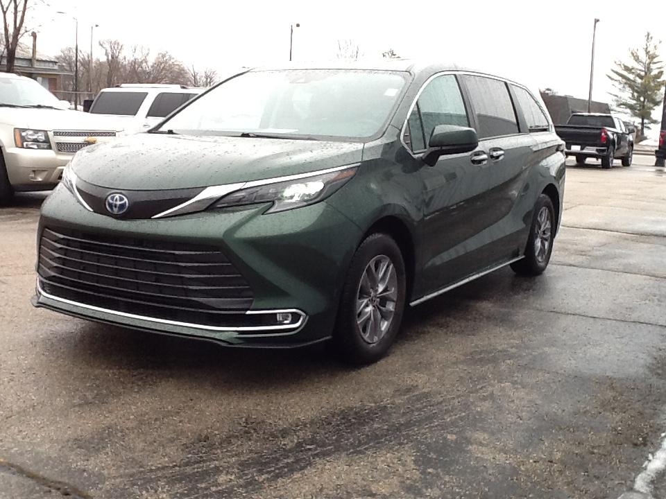 Toyota Sienna XLE AWD 7-Passenger (Natl) 2024