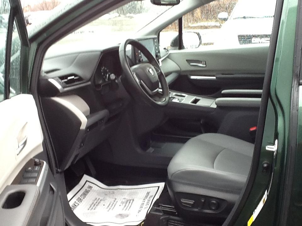 Toyota Sienna XLE AWD 7-Passenger (Natl) 2024