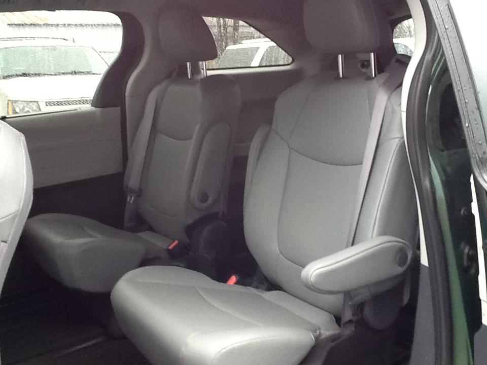 Toyota Sienna XLE AWD 7-Passenger (Natl) 2024