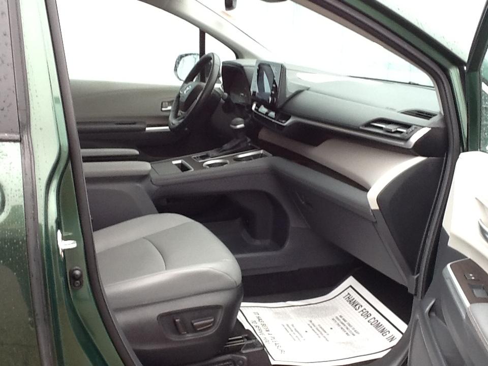 Toyota Sienna XLE AWD 7-Passenger (Natl) 2024