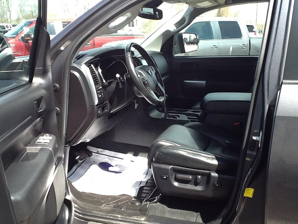 Toyota Sequoia TRD Sport 4WD (Natl) 2019