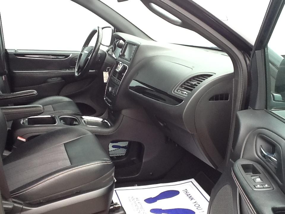 Chrysler Town & Country 4dr Wgn S 2016