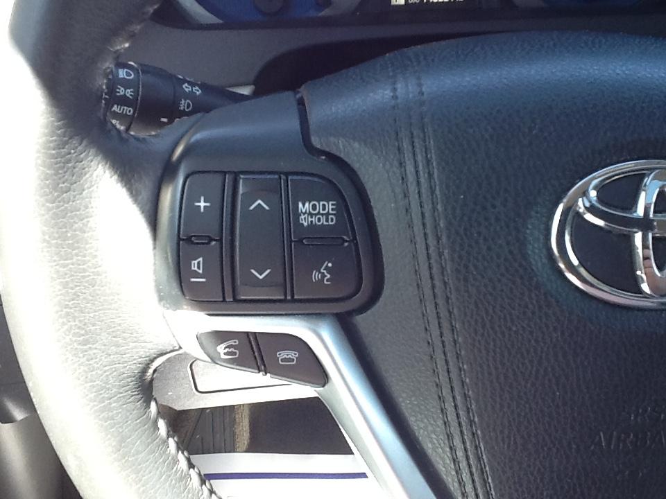 Toyota Sienna XLE Auto Access Seat FWD 7-Passenger (Natl) 2017