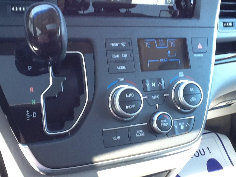 Toyota Sienna XLE Auto Access Seat FWD 7-Passenger (Natl) 2017