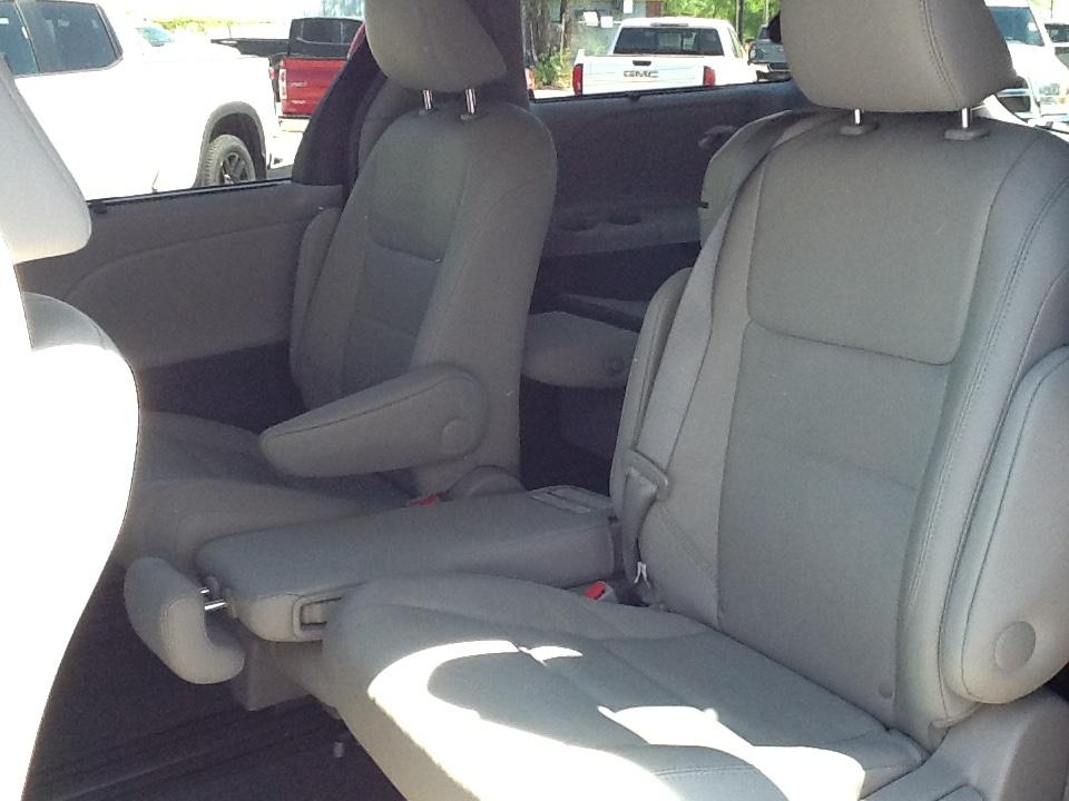 Toyota Sienna XLE Auto Access Seat FWD 7-Passenger (Natl) 2017