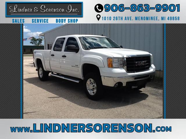 White 2007 GMC Sierra 2500HD Pickup Truck Four-Wheel Drive Automatic