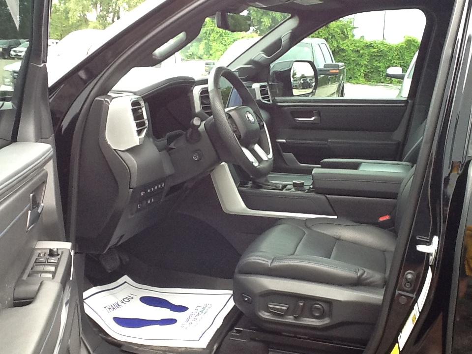 Toyota Sequoia Platinum 4WD (Natl) 2024