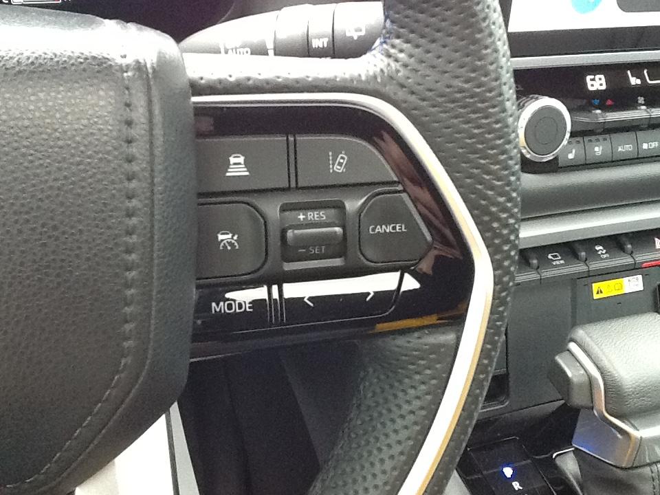 Toyota Sequoia Platinum 4WD (Natl) 2024