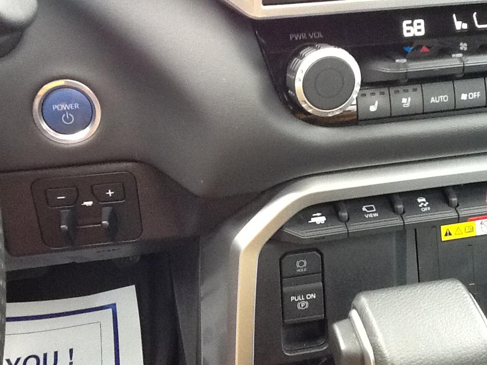 Toyota Sequoia Platinum 4WD (Natl) 2024