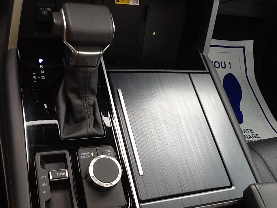 Toyota Sequoia Platinum 4WD (Natl) 2024