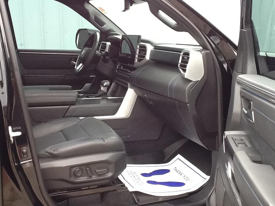 Toyota Sequoia Platinum 4WD (Natl) 2024