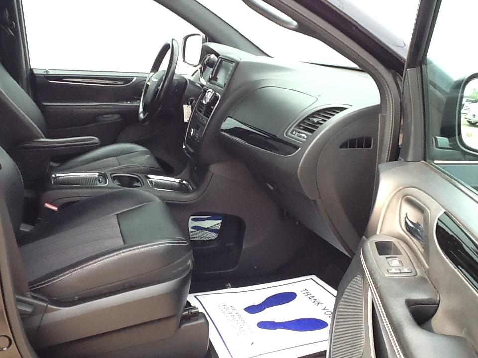 Chrysler Town & Country 4dr Wgn S 2016