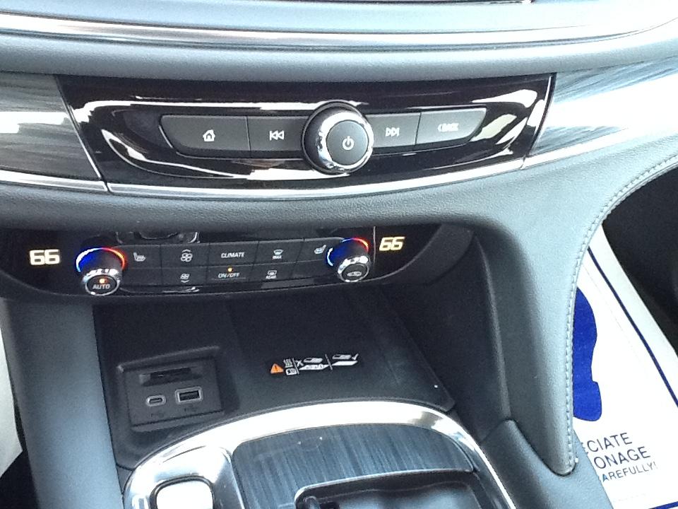Buick Enclave AWD 4dr Essence 2023