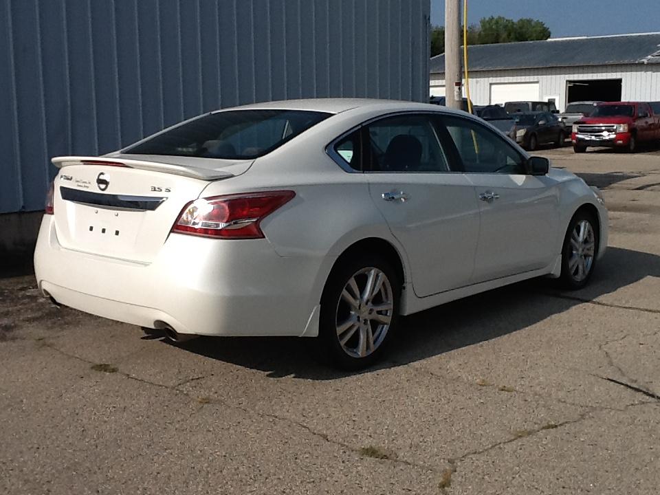 Nissan Altima 4dr Sdn V6 3.5 S 2013