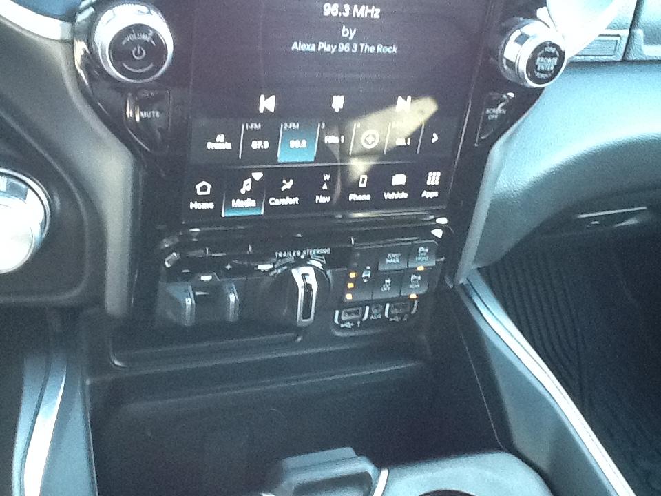 RAM 1500 Laramie 4x4 Crew Cab 6'4" Box 2023