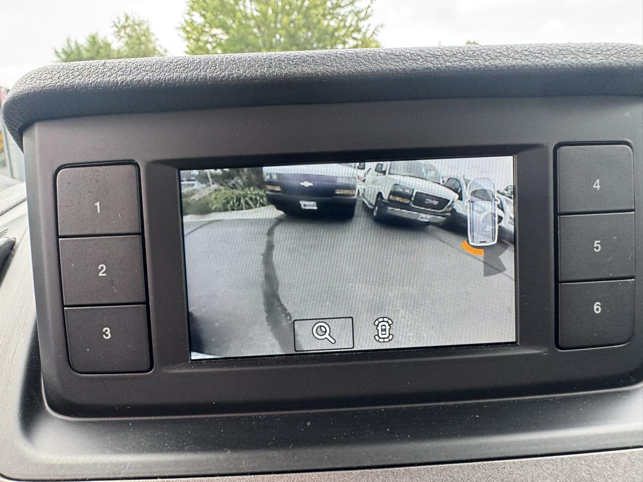 Ford Transit Connect Van XL LWB w/Rear Symmetrical Doors 2023