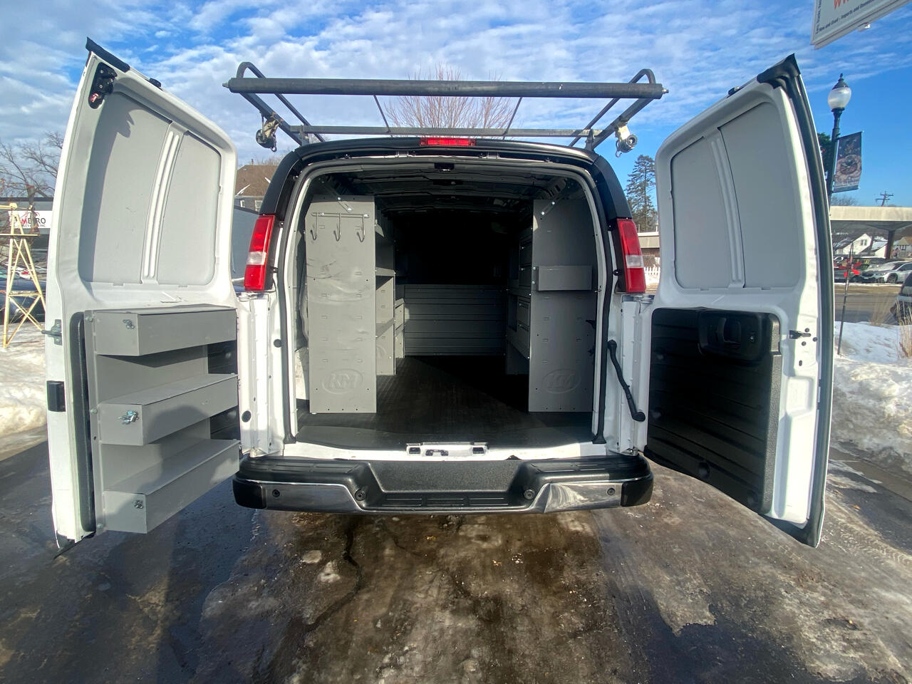 Chevrolet Express Cargo Van RWD 3500 135" 2022