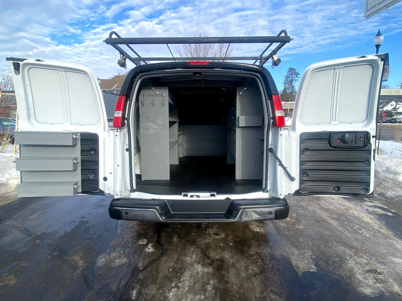 Chevrolet Express Cargo Van RWD 3500 135" 2022