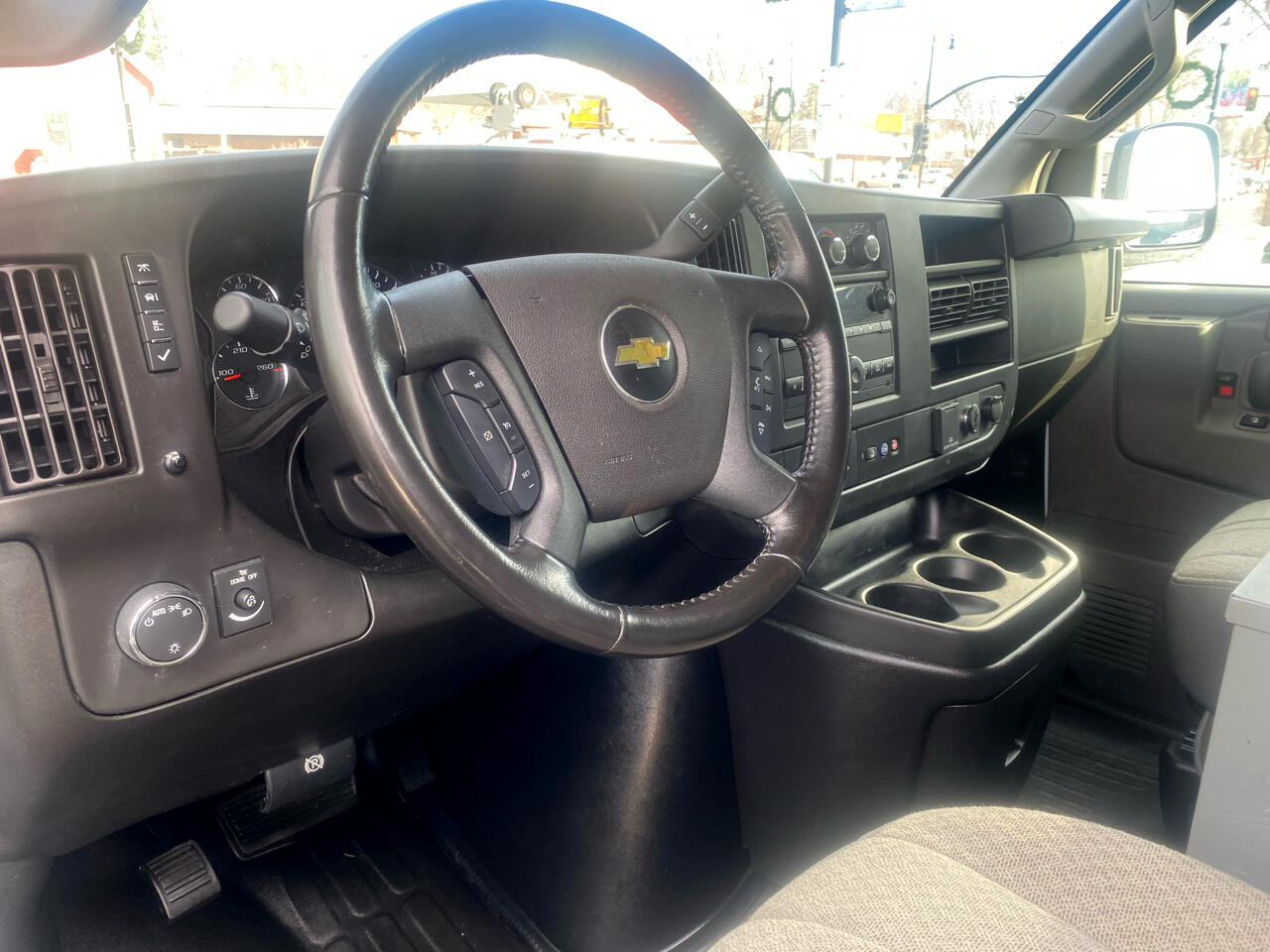 Chevrolet Express Cargo Van RWD 3500 135" 2022