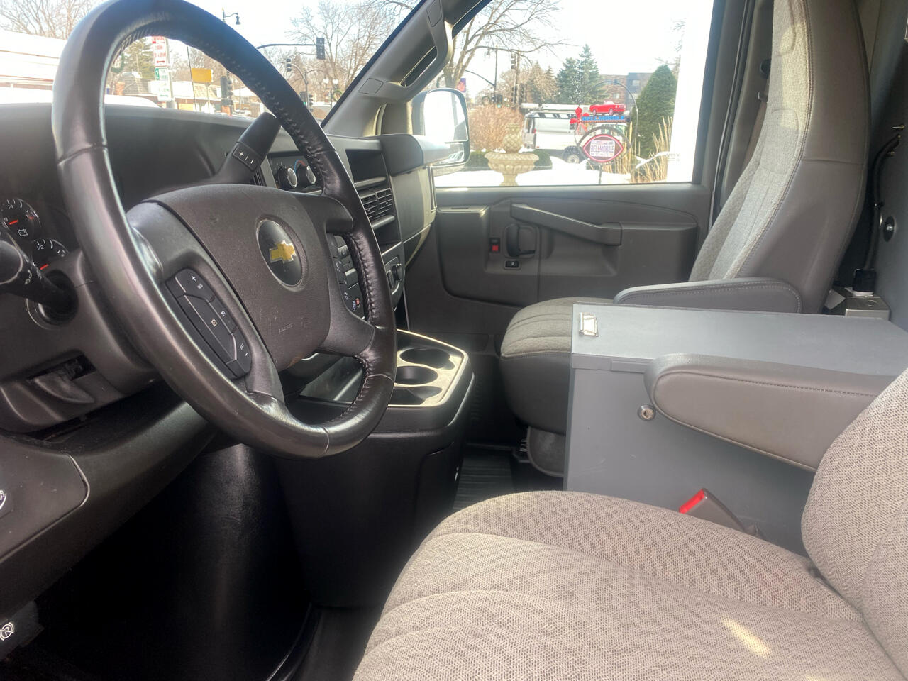 Chevrolet Express Cargo Van RWD 3500 135" 2022