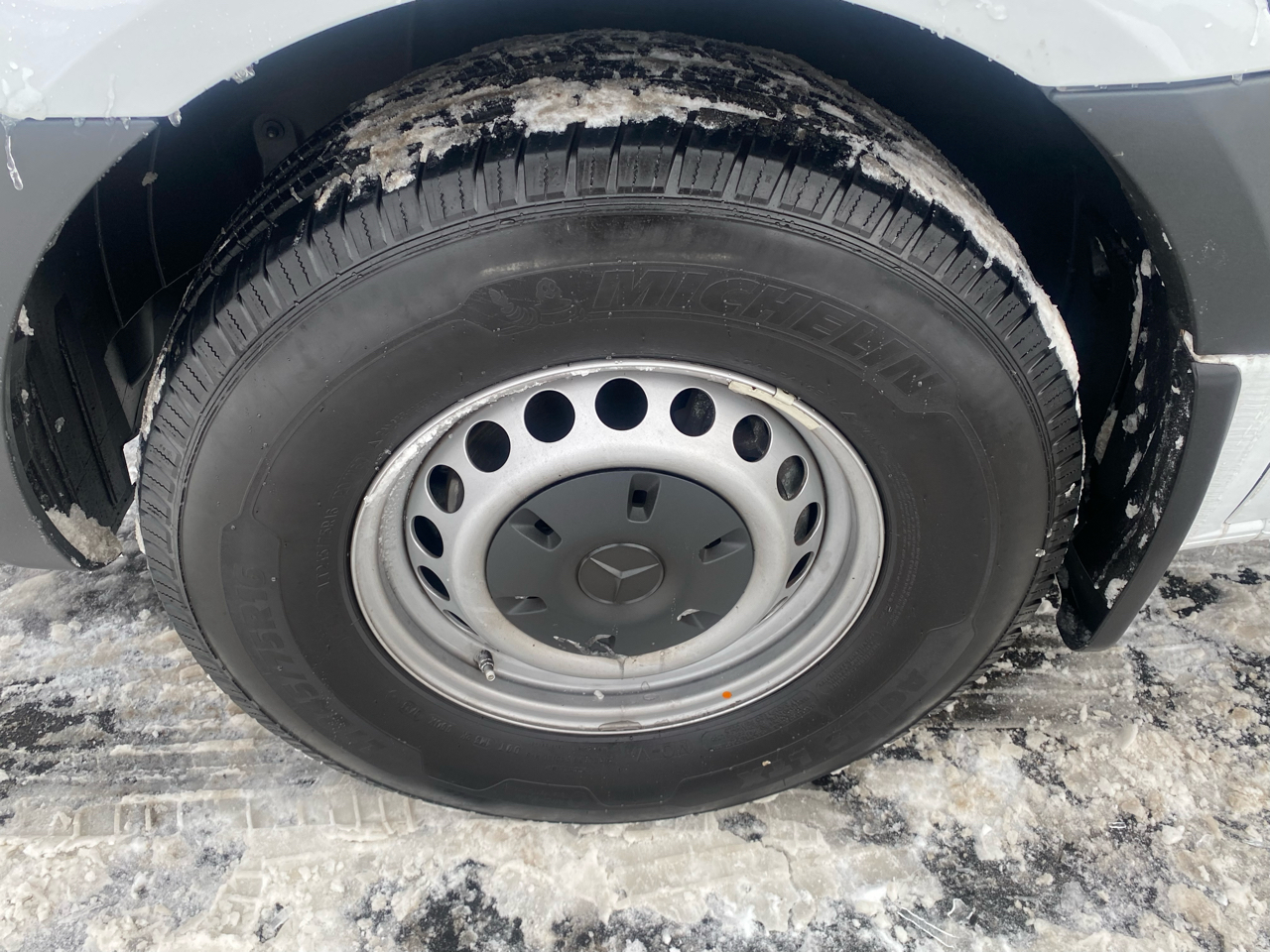 Mercedes-Benz Sprinter Cargo Van 2500 High Roof I4 Gas 170" RWD 2023